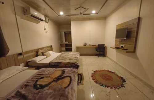 Faizabad Otro | Shobhayan inn, airport railway station pickup free