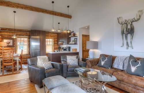 Big Sky Cabina | Shooting Star Cowboy Heaven Cabin, Ski-in/ski-out, Firepit, Views, Hot Tub