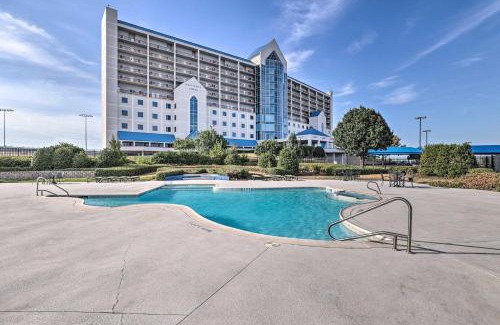 Fort Worth Apartamento | Shop and Dine Fort Worth Condo with Racetrack Views!