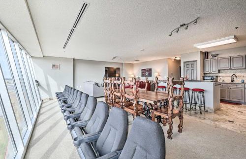 Fort Worth Apartamento | Shop and Dine Fort Worth Condo with Racetrack Views!
