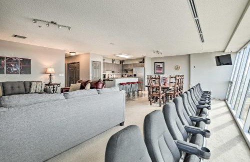 Fort Worth Apartamento | Shop and Dine Fort Worth Condo with Racetrack Views!