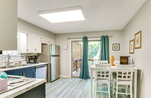 Overland Park Casa | Shop, Dine & Unwind: Walkable Overland Park Home