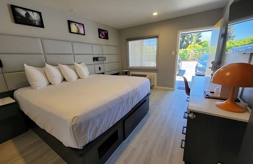 Newhall Complejo | Shopping Spree at Westfield Valley Fair Shopping Mall and Santana Row! Parking