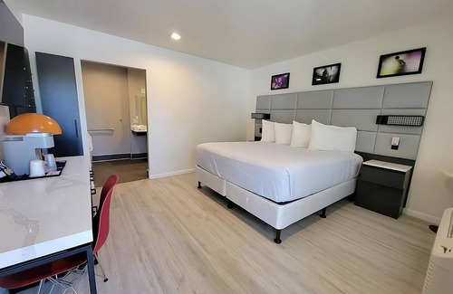 Newhall Complejo | Shopping Spree at Westfield Valley Fair Shopping Mall and Santana Row! Parking