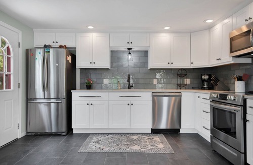 Old Saybrook Casa | SHORE BEATS WORK! Walk to Cornfield Point Beach. Backyard Oasis. Bike to town.