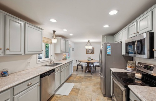 Grand Junction Casa | Shore Haven :Apple Picking, Hiking, and Lakeside Fires This Fall!