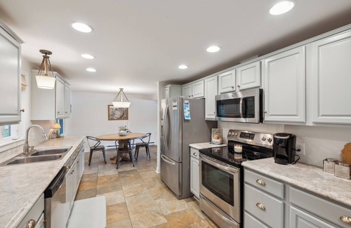 Grand Junction Casa | Shore Haven :Apple Picking, Hiking, and Lakeside Fires This Fall!