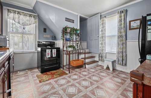 Birdsnest Casa | Shore Refections - historic charm just minutes from the beach!
