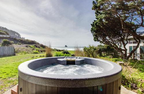 Cape Meares Casa | Shoreline Cottage Oceanfront Vacation Rental