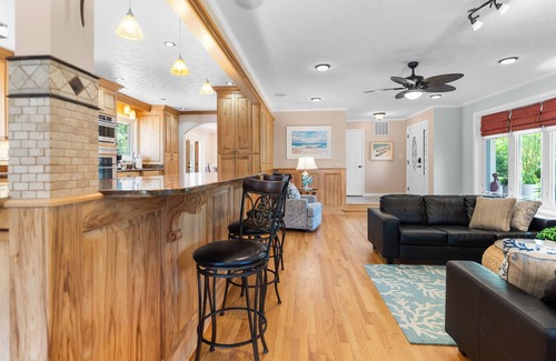 Morehead City Casa | Shoreline Estate-5BR Pool Retreat w/ Chef's Kitchen