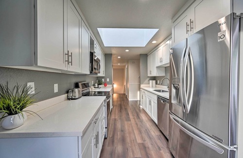 Shoreline Casa | Shoreline Home w/ Deck ~ 14 Mi to Downtown Seattle