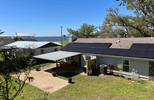 Pretty Bayou Casa | Shoreline House