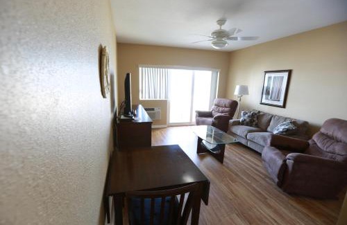 Madeira Beach Complejo | Shoreline Island Resort - Exclusively Adult