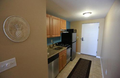 Madeira Beach Complejo | Shoreline Island Resort - Exclusively Adult