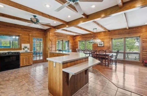 Bowring Apartamento | Shoreline Lodge on Private Lake