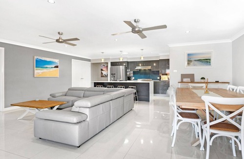 Fingal Bay Casa | Shoreline Retreat - A haven for relaxation and family fun