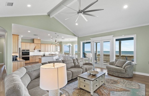 Freeport Casa | Shoreline Sanctuary - Seahorse Beachfront on 2 lots w/ Elevator & Cabana Service