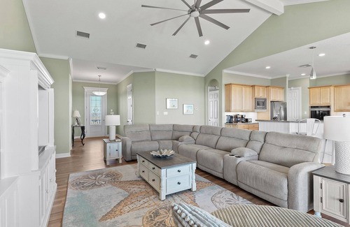 Freeport Casa | Shoreline Sanctuary - Seahorse Beachfront on 2 lots w/ Elevator & Cabana Service