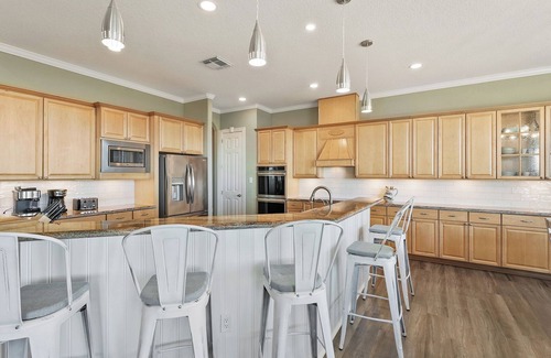 Freeport Casa | Shoreline Sanctuary - Seahorse Beachfront on 2 lots w/ Elevator & Cabana Service