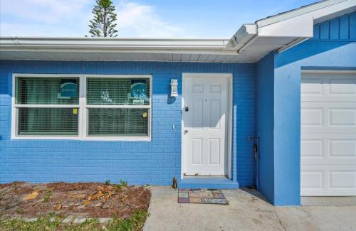 Indian Harbour Beach Casa | Shoreline Serenity 3bd Dog Friendly Bckyrd
