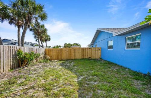 Indian Harbour Beach Casa | Shoreline Serenity 3bd Dog Friendly Bckyrd