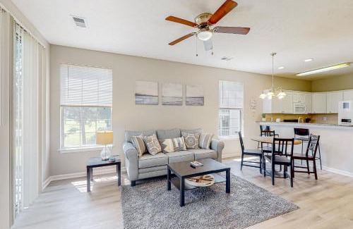 Carolina Forest Apartamento | Shoreline Serenity at River Oaks