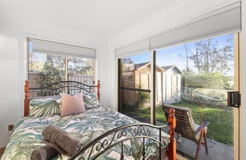 Mannering Park Casa | Shoreline Serenity Waterfront Home