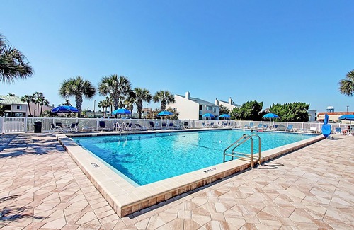 Holiday Isle Condominio | Shoreline Towers 1084 2 Bedroom Condo by RedAwning