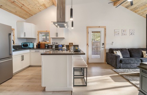 Pinetop-Lakeside Cabaña | Shoreline Village Cabin 3