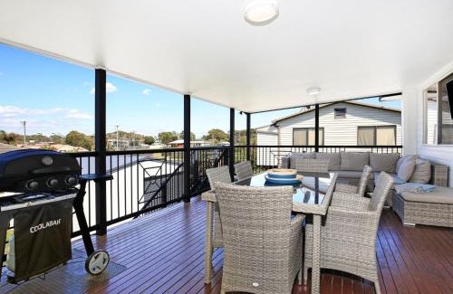 Culburra Beach Casa | Shores I Pet Friendly I 1 Min Walk to Beach