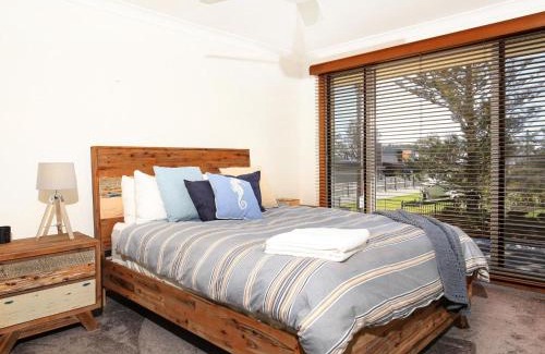 Culburra Beach Casa | Shores I Pet Friendly I 1 Min Walk to Beach