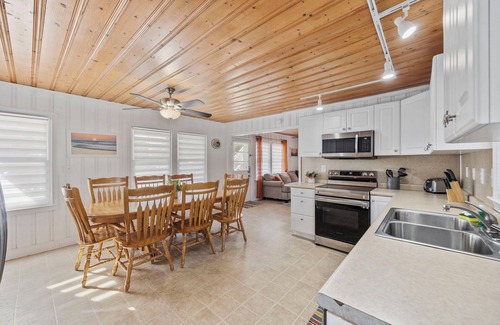 Atlantic Beach Casa | Short 1/4 mile walk to beach access in beautiful North Myrtle Beach!