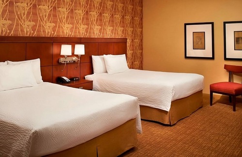 Auburn Hills Complejo | Short Distance From The Well Known Sites! 2 Lovely Units, Pool, Parking!