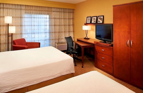 Auburn Hills Complejo | Short Distance From The Well Known Sites! 2 Lovely Units, Pool, Parking!