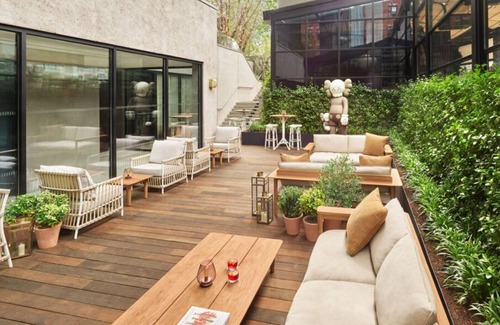 SoHo Casa | Short Distance From The Well-known Sites! Pets are Allowed HERE! Onsite Pool