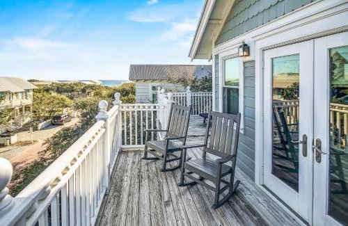 Seaside Casa | Short Distance to the White Sandy Beaches, Rendezvous Main House Carriage in Seaside home