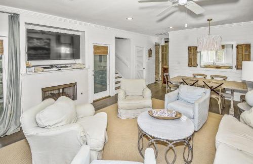 Seaside Casa | Short Distance to the White Sandy Beaches, Rendezvous Main House Carriage in Seaside home