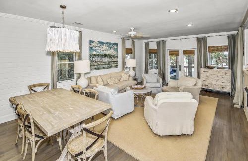 Seaside Casa | Short Distance to the White Sandy Beaches, Rendezvous Main House Carriage in Seaside home