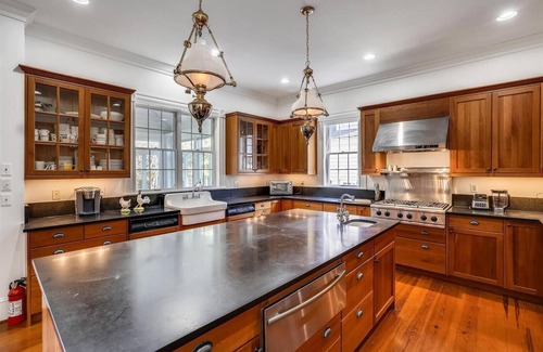Cambridge Casa | Short drive to Downtown Cambridge | Pool | Private Dock | Game Room | Stunning V