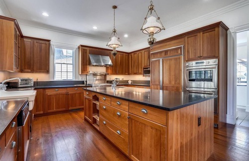 Cambridge Casa | Short drive to Downtown Cambridge | Pool | Private Dock | Game Room | Stunning V