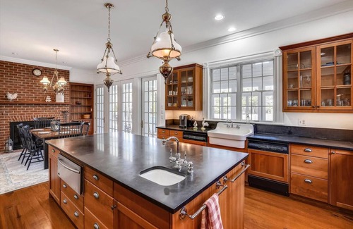 Cambridge Casa | Short drive to Downtown Cambridge | Pool | Private Dock | Game Room | Stunning V