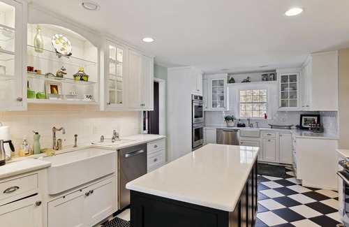 Cambridge Casa | Short drive to Downtown Cambridge | Private Dock | Guest House | Pool | Hot Tub