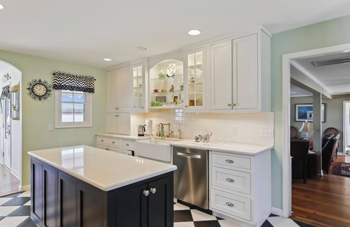 Cambridge Casa | Short drive to Downtown Cambridge | Private Dock | Guest House | Pool | Hot Tub