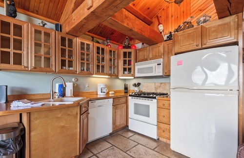 Rangeley Plantation Casa | Hermosa casa renovada durante todo el año en la orilla oeste del lago Rangeley