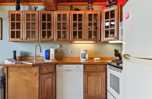 Rangeley Plantation Casa | Hermosa casa renovada durante todo el año en la orilla oeste del lago Rangeley