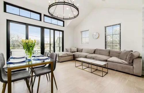 Italian Village Casa | Short North Convention Garage Parking!