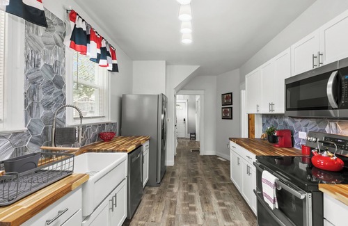 St. Louis Casa | Short Stay Chateau near Airport, Hospitals, & HWYs