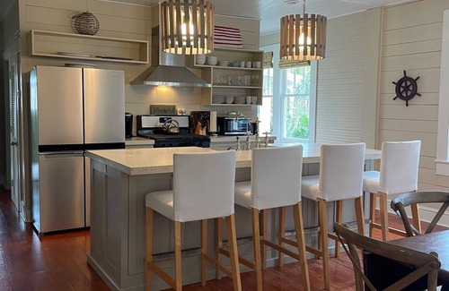 Saint Simons Island Casa | ¡Ubicación! ¡Ubicación! ¡Un corto paseo a la playa y al pueblo!