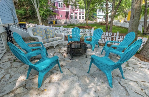 Michigan City Casa | Putting Green, Beach, Pool, Kayaking, Basketball- ¡Diversión para todas las edades incluida!