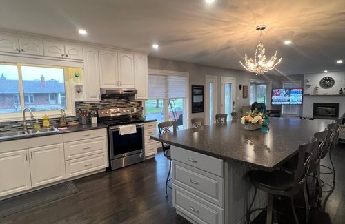 Niagara Falls Casa | Short Term Vacation Rental In Niagra Falls Minutes From Fall Entire House